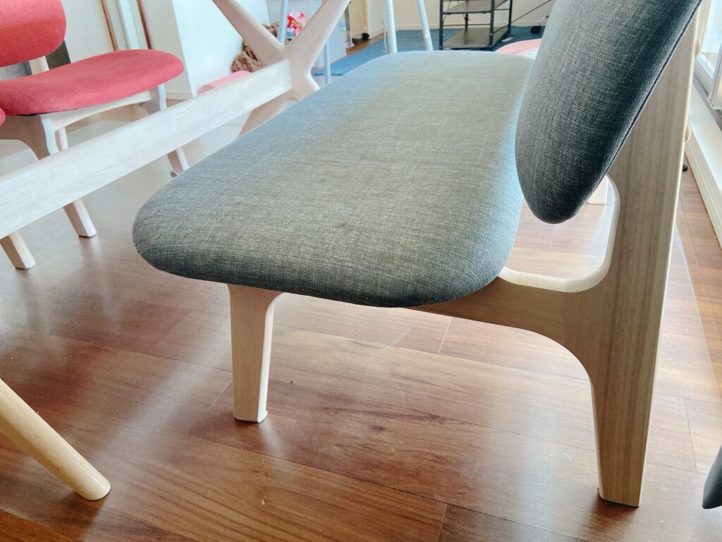 ダイニングテーブルと椅子